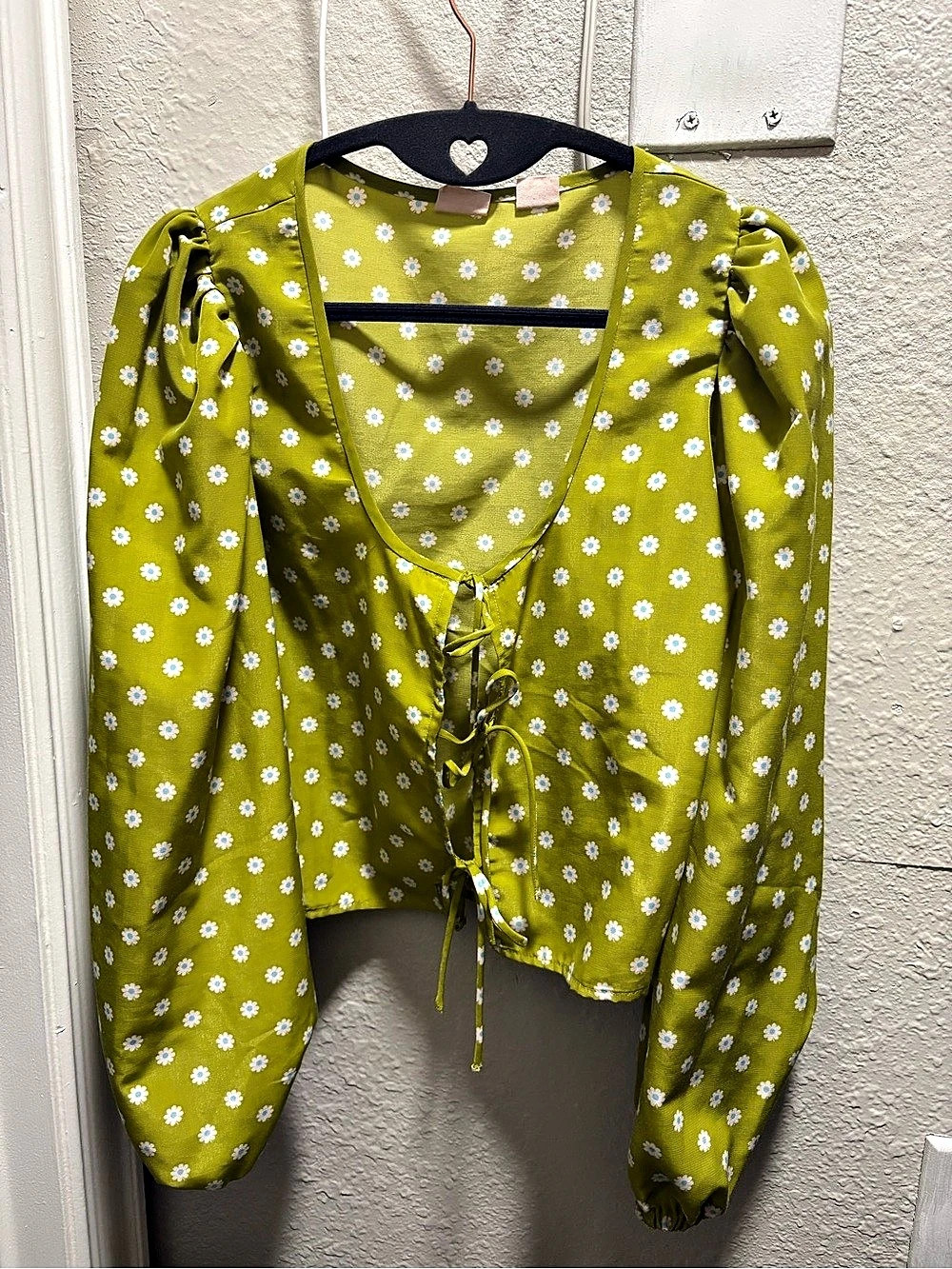 Levi’s Floral Puff Sleeve Blouse in Green Size Small Like New